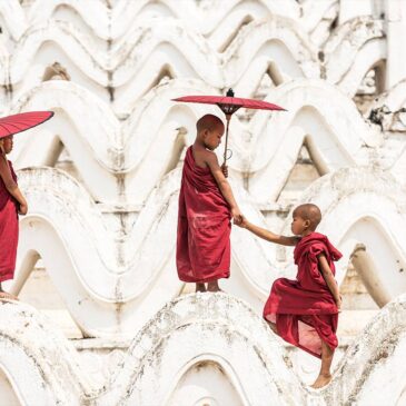 Walldecor child monks