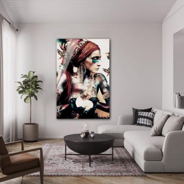 Muurdecoratie van een mooie vrouw met vlinders