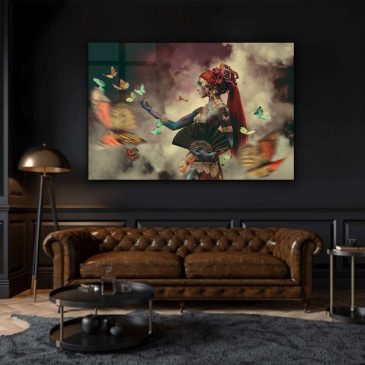 Décoration murale représentant une belle femme avec des papillons