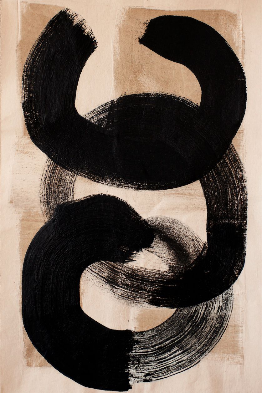 Pintura abstracta wabi sabi con pinceladas negras sobre fondo beige. Díptico de decoración de pared Japandi con wabi sabi I