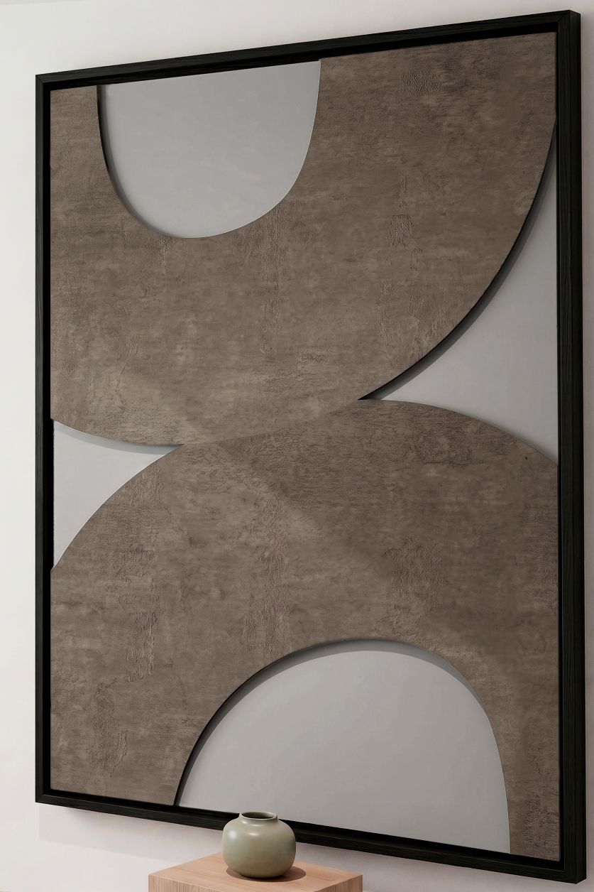 Decoración de pared minimalista en 3D con formas orgánicas en tonos topo y beige