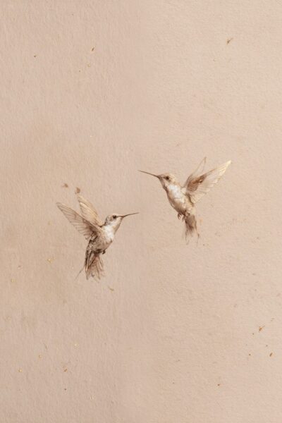 Gilded Hummingbird minimalistisch vogel schilderij in Japandi stijl