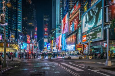 Bustling metropolis as a photo art on Plexiglas